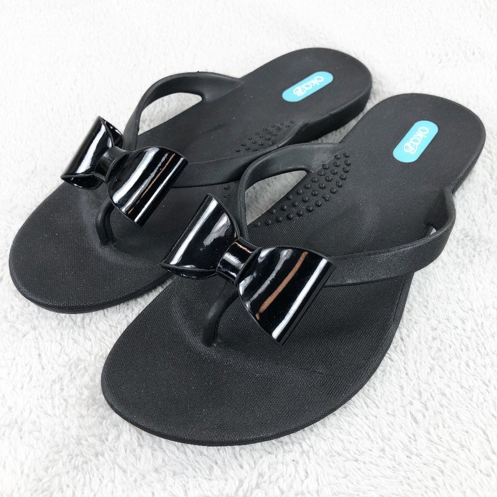 Oka B Sandals Flip Flops Thongs Black Womens Size 6 Copper Bow